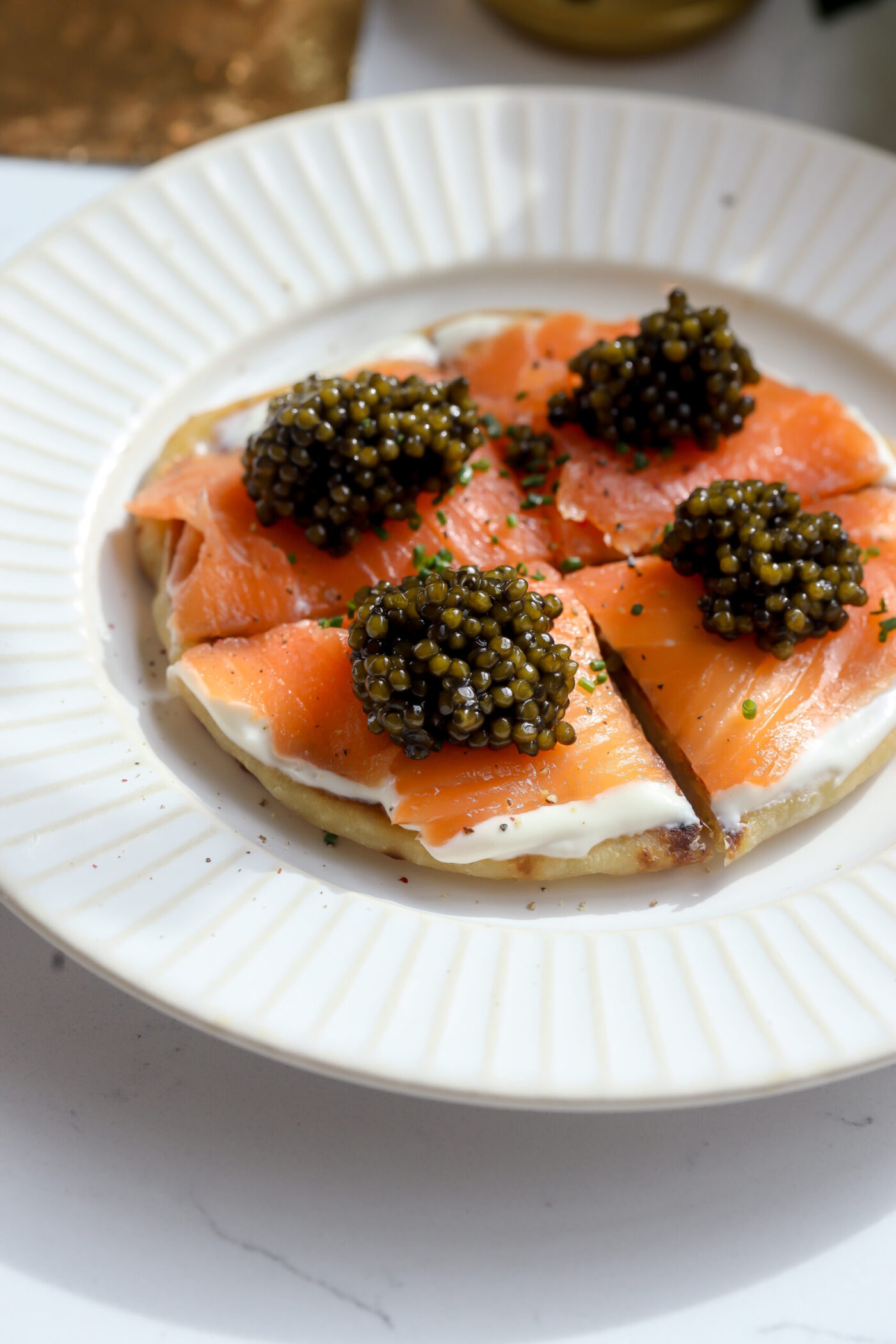 Toasty naan bread, topped with créme fraîce, smoked salmon and caviar.